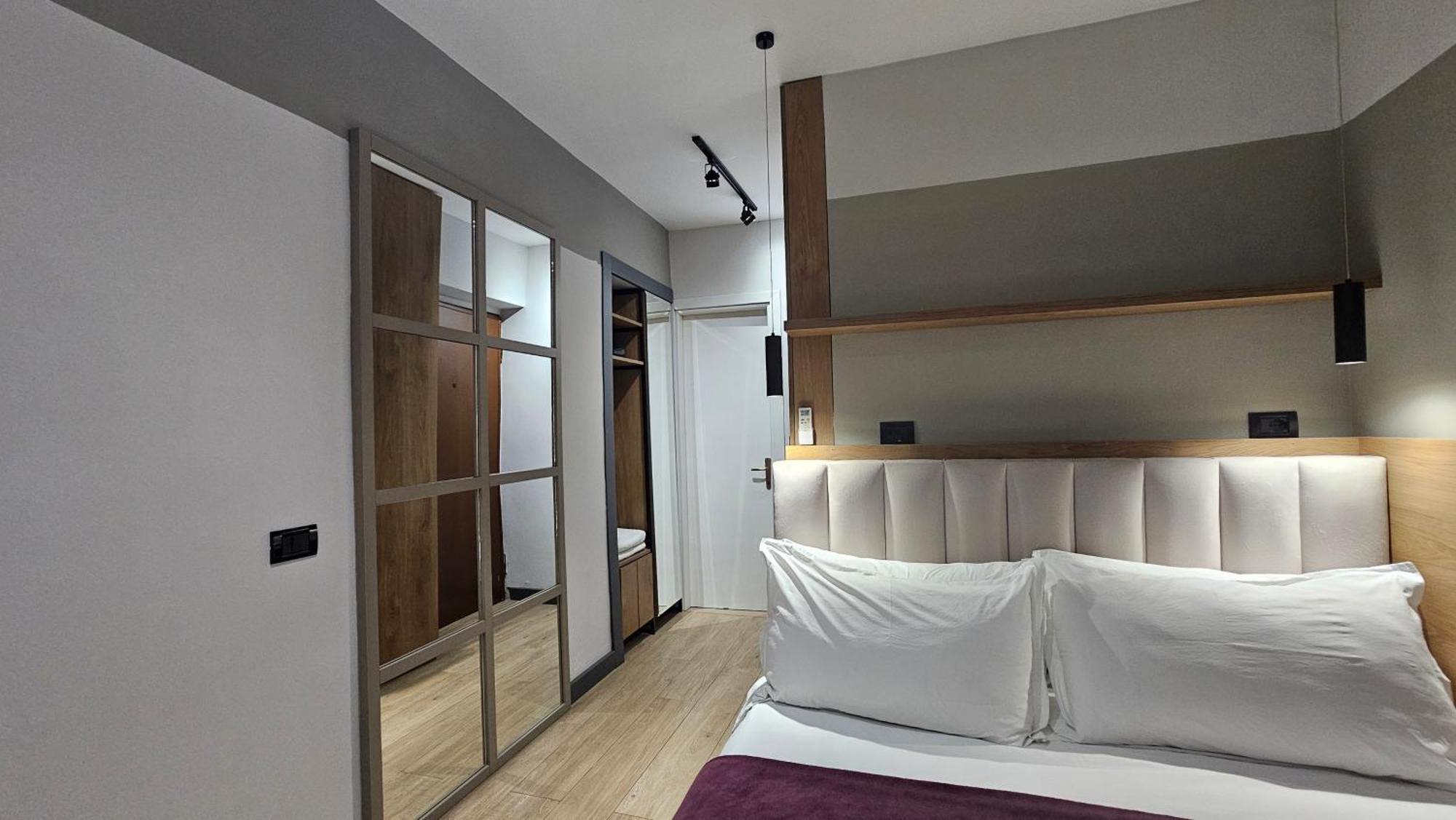 Tam Serviced Studio Apartment Myslym Shyri No2 Tirana Exteriör bild